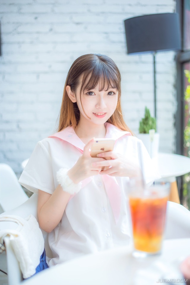 孩子真情流露的时候，好似总是背着你们，你们向我显明最深的爱的时候，也好似恰巧在文章里偷偷的写出来，什么时候我才肯明明白白的将这份真诚在我们有限的生命里向你们交代得清清楚楚呢
